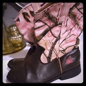Girls pink camo boots